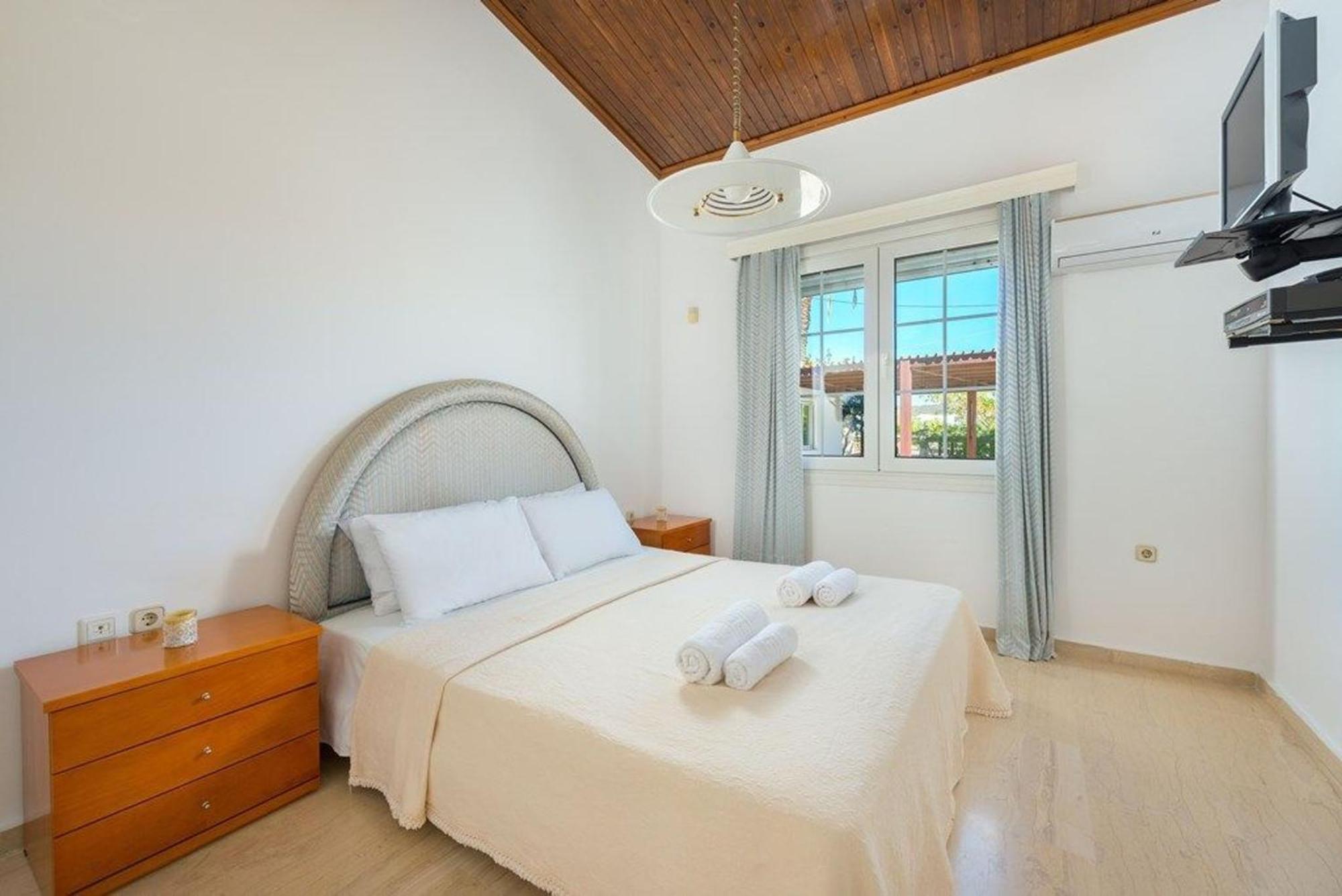 Villa Beachfront Luxury Rhodes 5 Bedrooms Sleeps 14 Maria Kiotari *